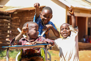 ウガンダ：子どもたちはこんな支援地域で暮らしています