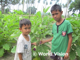 インドネシアのトウナ地域の子ども