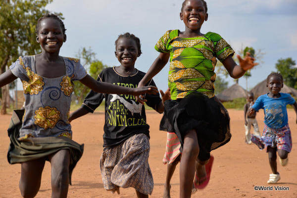 ウガンダの難民居住地で暮らす子どもたち
