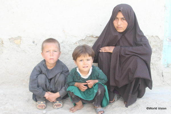イラクのクルディスタン地域の難民の子どもたち 不安定な情勢下、アフガニスタンで暮らす家族