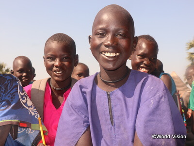 平和な国づくりを進めているものの、内戦の爪痕は未だ色濃く残っている南スーダンで暮らす子どもたち