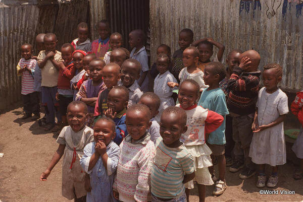 ナイロビのコロゴチョというスラム街で暮らす子どもたち