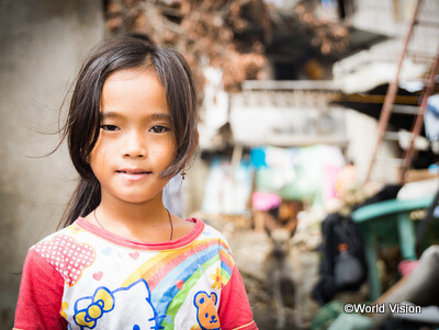 フィリピンに被害をもたらしたスーパー台風ライで被災した子ども