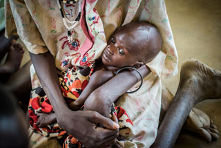 南スーダンの難民の母子