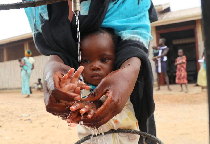 衛生的な水があれば、多くの子どもたちの命が救われます。しかし、世界では1日1,000人の5歳未満の子どもたちが水が原因で命を落としています。