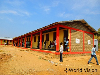 支援で建設された校舎