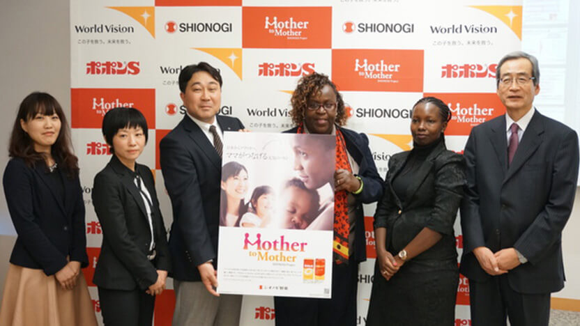 左から、塩野義製薬の舘美奈実氏、土田愛氏、竹安正顕氏、ケニア共和国ナロク県のエスター・チュラ氏、ワールド・ビジョン・ケニアのマーガレット・ジェンガ、ワールド・ビジョン・ジャパンの片山信彦