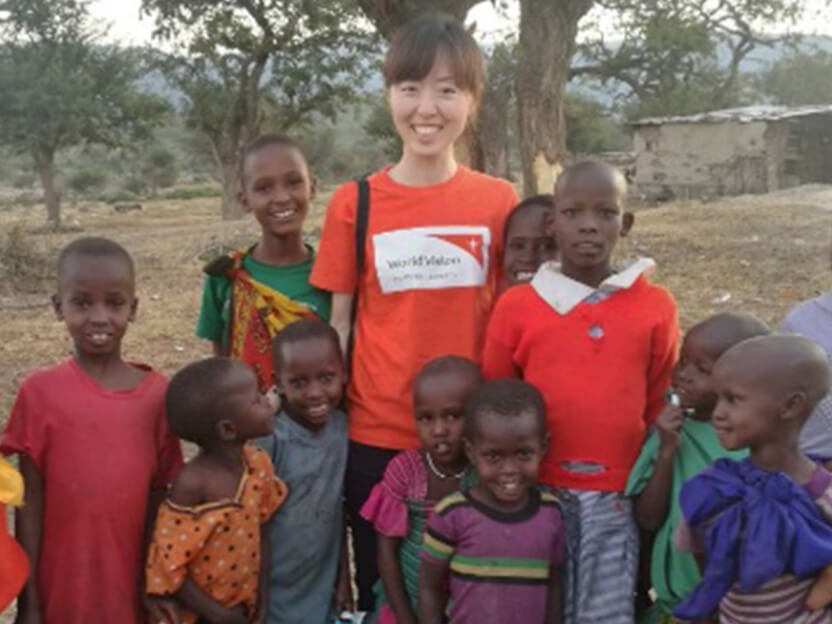 土田スタッフ（中央）