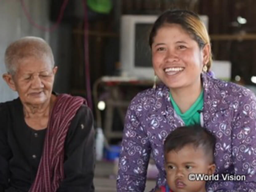 Mrs. Lin Nithと息子と祖母