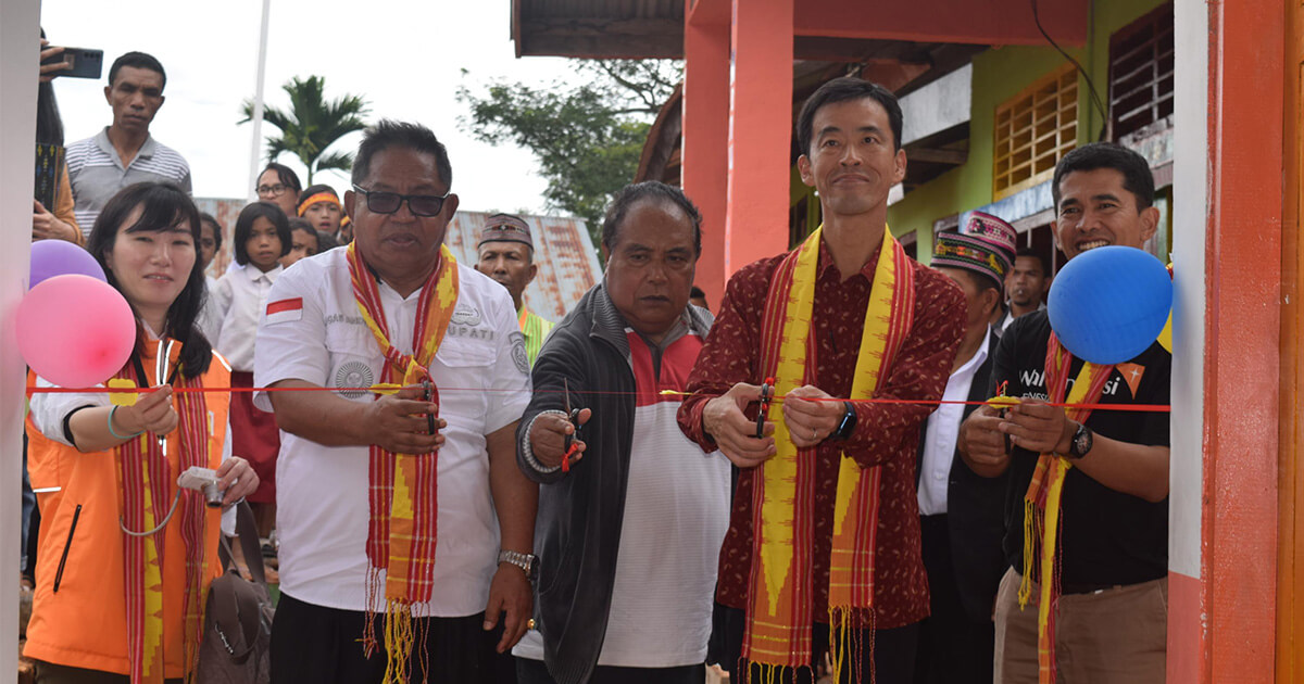 三菱自動車STEP募金および三菱自動車工業株式会社ご支援によるインドネシアの小学校校舎が完成し、開校式を開催しました