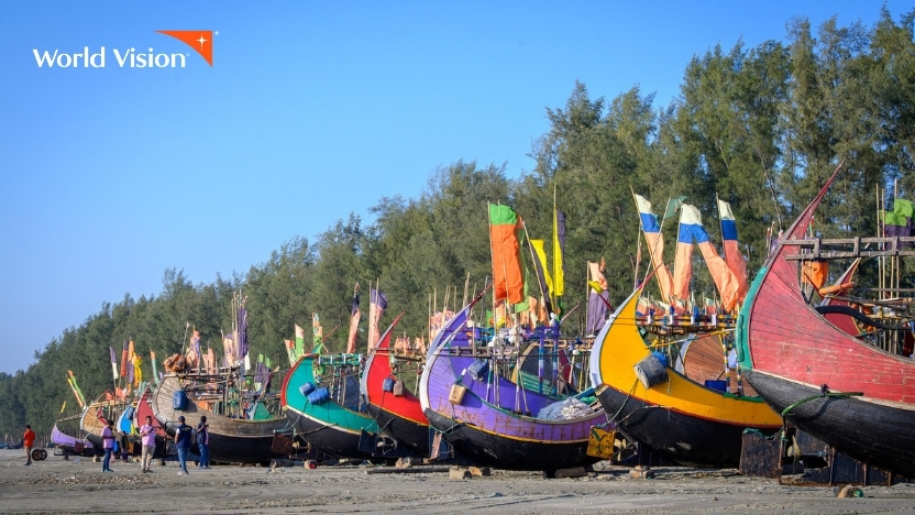 カラフルな漁船（バングラデシュ）