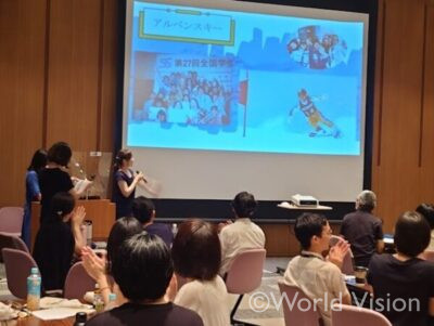 WVJスタッフリトリートで学生時代の部活動について話す筆者