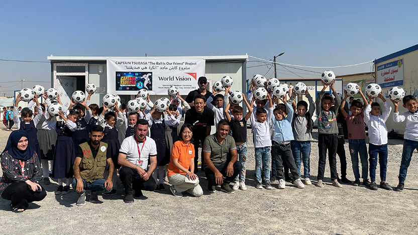 【イラク】イラク北部の国内避難民キャンプの子どもたち。プロジェクトメンバーが訪問し10月17日に贈呈式を実施しました