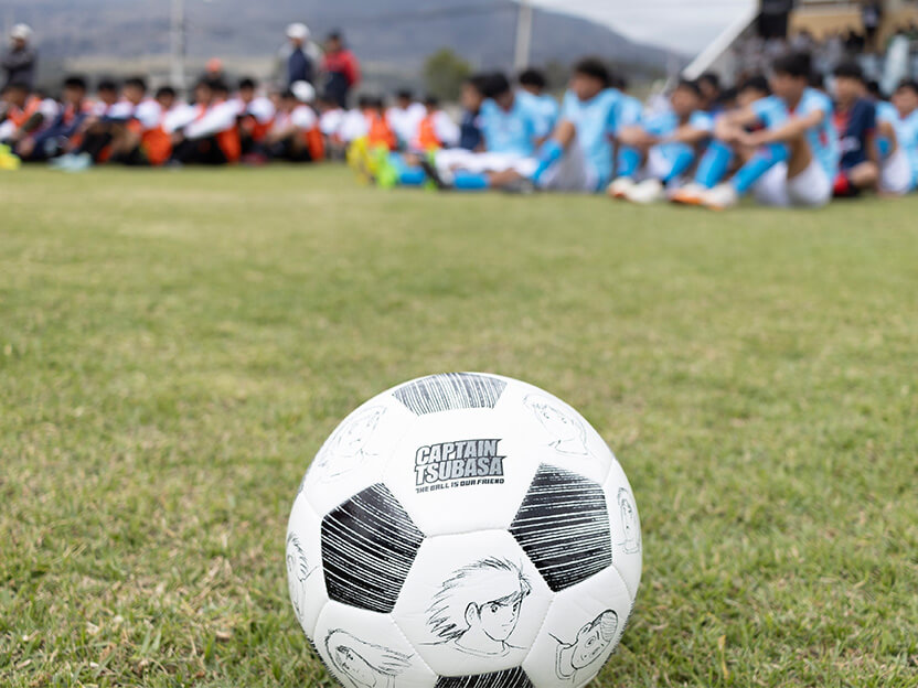 【エクアドル】式典にあわせて青少年チームによるサッカーの試合とチームプレーの大切さなどを学ぶ研修を開催しました