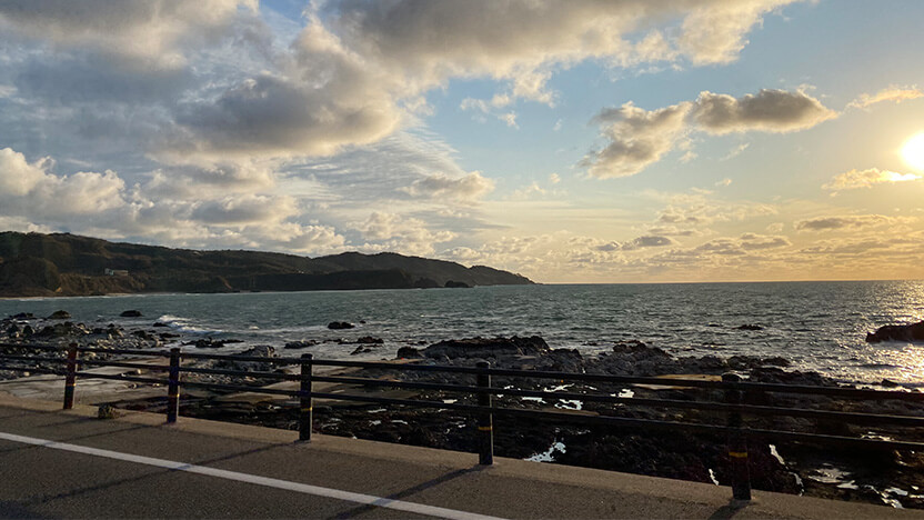 キャラバン最終日、金沢への帰途、輪島から臨んだ海と夕陽