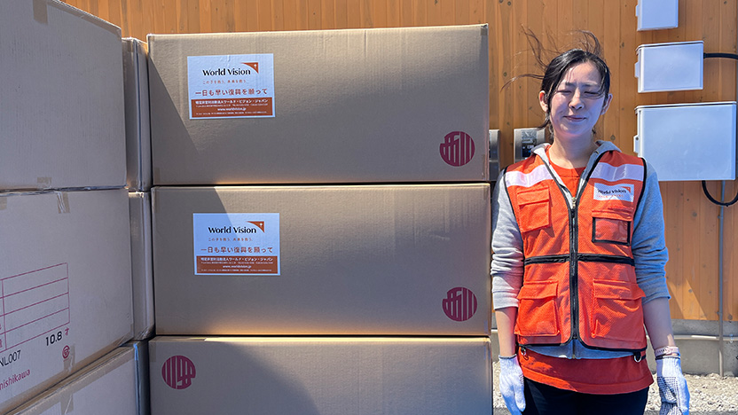 寝具セットが入った段ボール