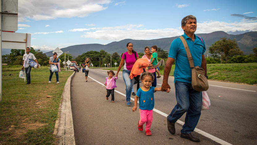 コロンビアに避難するベネズエラの人々