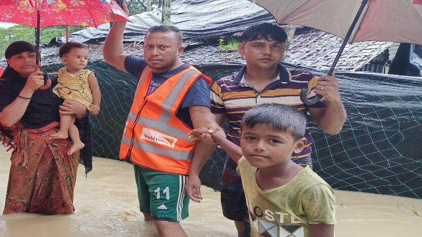 洪水に見舞われたバングラデシュの人々