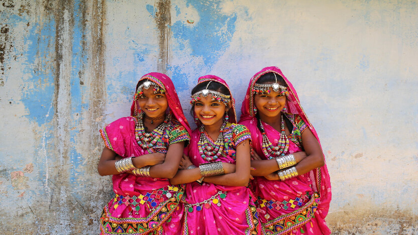 インドで暮らす子どもたち。インドは女性の識字率だけでなく 政界への進出や経済への参加率も、男性に比べて著しく低い