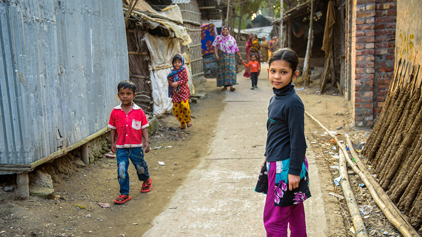 バングラデシュのスラムで暮らす子どもたち