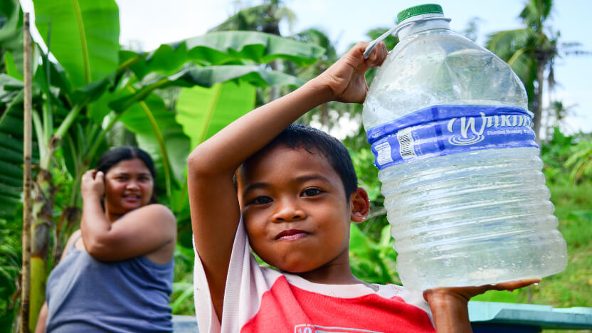 日本による災害時の人道的な支援、 また経済発展を促すための寄付は長年にわたって行われている