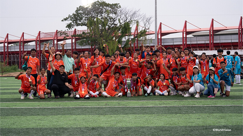 喜びに沸く優勝チーム