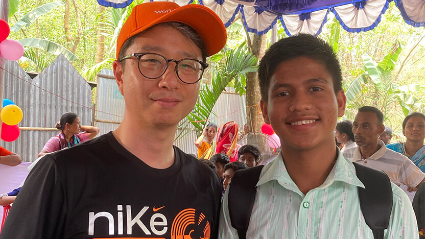 「将来は大学の教員になりたい」と夢を語った少年と筆者