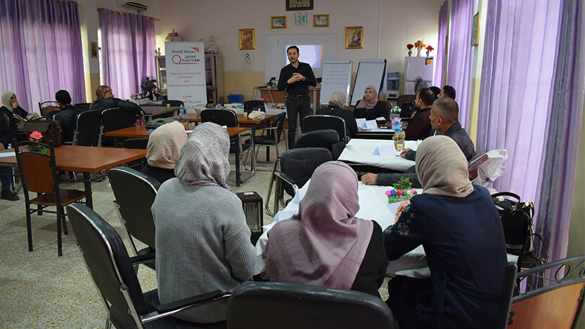 教員を対象とした能力強化研修の様子