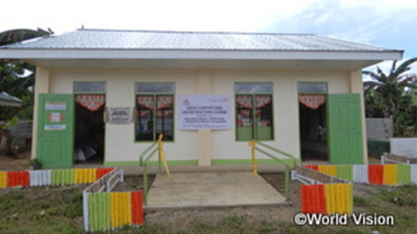 新校舎は小学3年生の児童によって使われることになりました。政府基準に則った建物です