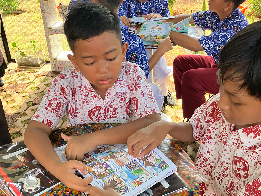 屋外学習センターを使用する子どもたちの様子