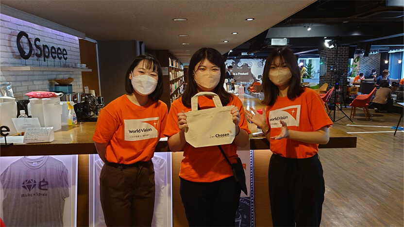 左から筆者、スタッフの佐野さん、同じくインターンの石川さん