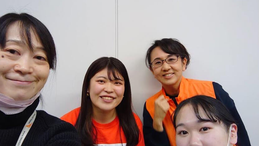 左からインスタライブでお世話になった與十田スタッフ、佐野スタッフ、山下スタッフ、そして筆者