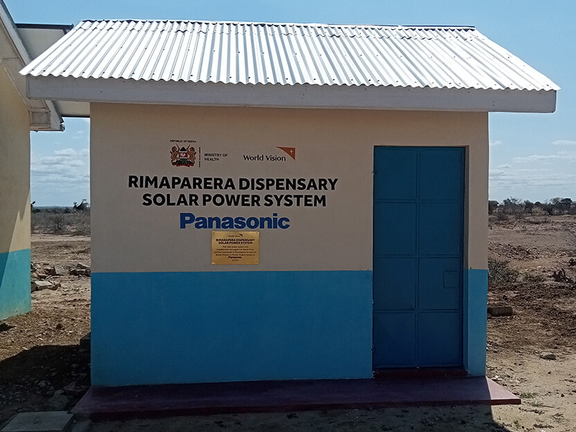 診療所に設置された太陽光蓄電システム