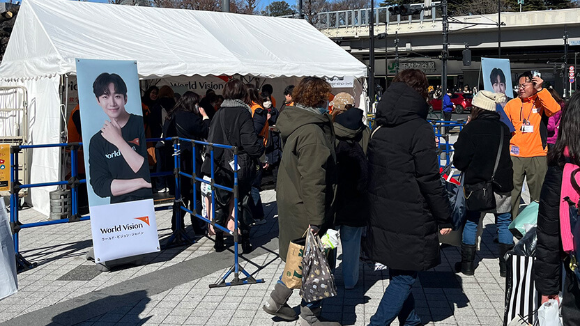 ファンコート会場前のWVJブースに多くのファンの皆さまがお立ち寄りくださいました