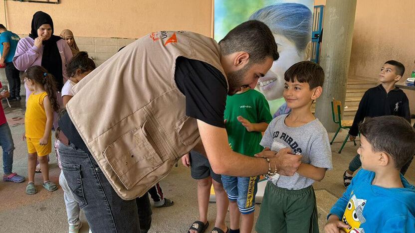 暴力と危機の高まる中で、ワールド・ビジョンは現場に留まり、子どもたちに寄り添い、支えています