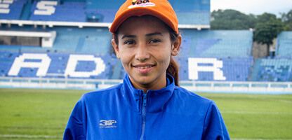 プロの陸上選手として活躍するデルビンさん（エルサルバドル）