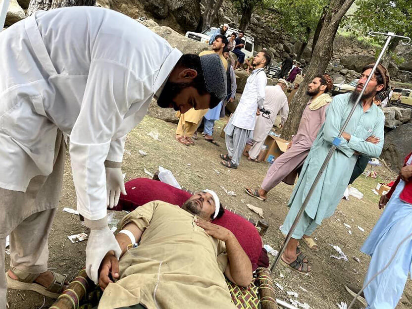 アフガニスタン東部の被災地域で医療支援を行うワールド・ビジョンの協力団体