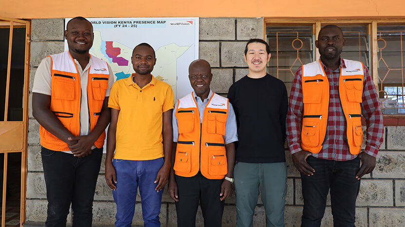 事業スタッフと筆者