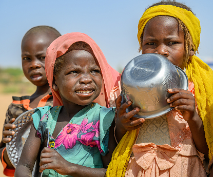 スーダン：国内避難民キャンプとその周辺における食糧配布事業