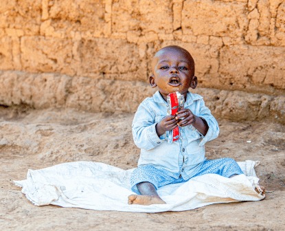 子ども5人に、15日分の栄養補助食を提供（コンゴ民主共和国）