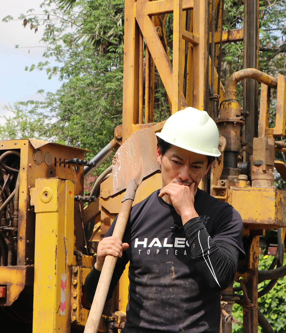 カンボジアの地域に井戸を掘る般若さん