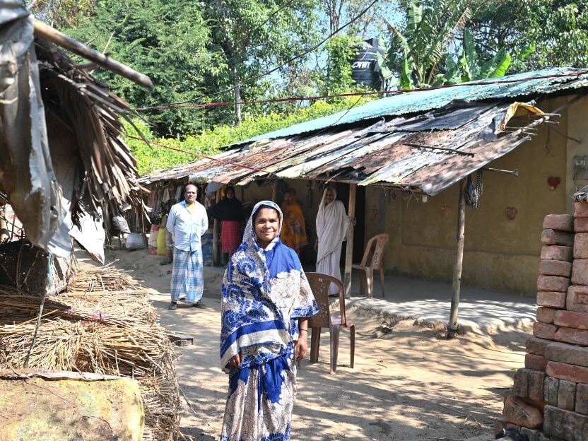 ファテマさん（手前の女性）とコミュニティの人たち