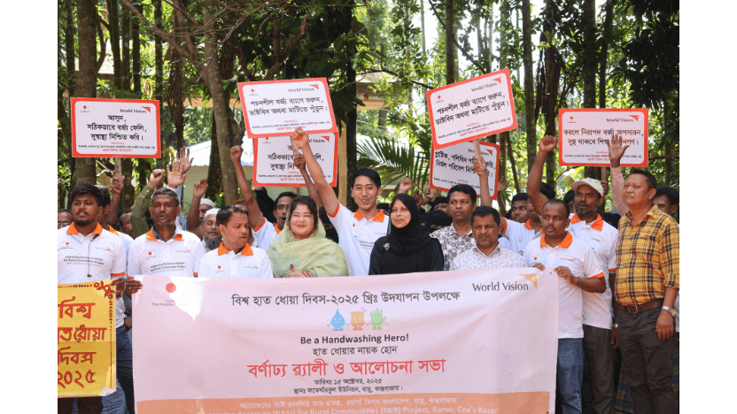 政府関係者を巻き込み、水・衛生の知識・習慣の普及に取り組んでいます。（写真は世界手洗いキャンペーンの様子）