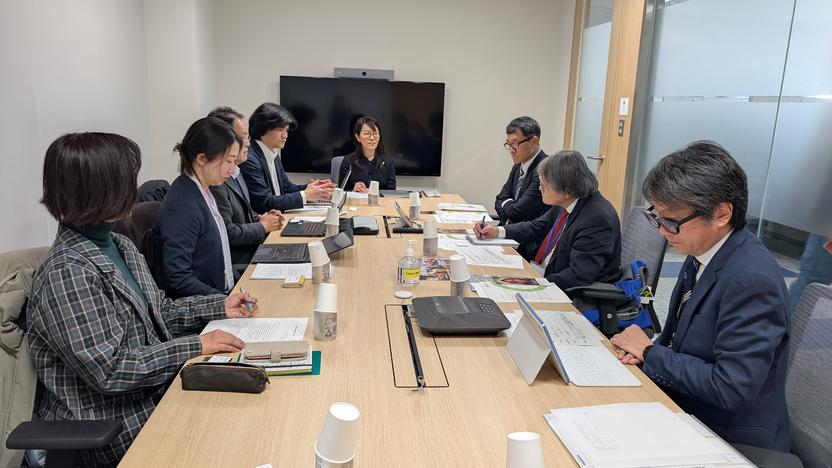 世銀東京事務所での西尾副総裁との面談の様子