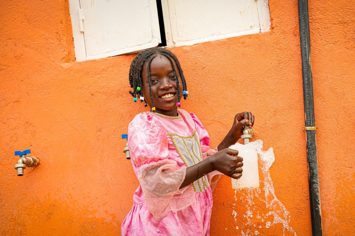 世界水の日 子どもたちが水汲みに歩く6㎞に思いをはせる