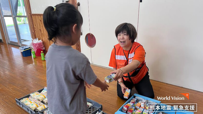 美里町の学童クラブへ給食支援としてパンやおにぎり、飲料などをお届け（8月4日撮影）