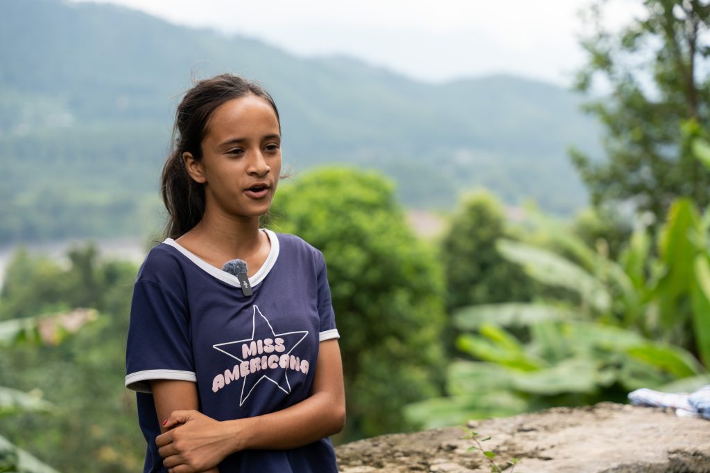 学校で避難生活を送る、14歳のPさん
