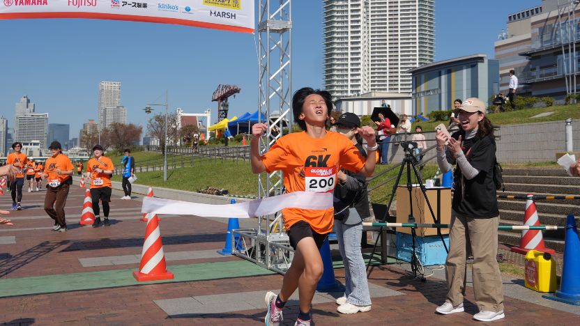 6kmランのトップランナー、ゴールの瞬間