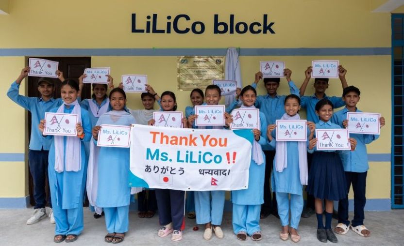 LiLiCoさんのご支援で建設された校舎と子どもたち(ネパール)