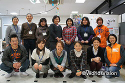 （特非）地域活動サポートセンター柏崎の皆さまと、ワールド・ビジョン・ジャパンの柴田スタッフ